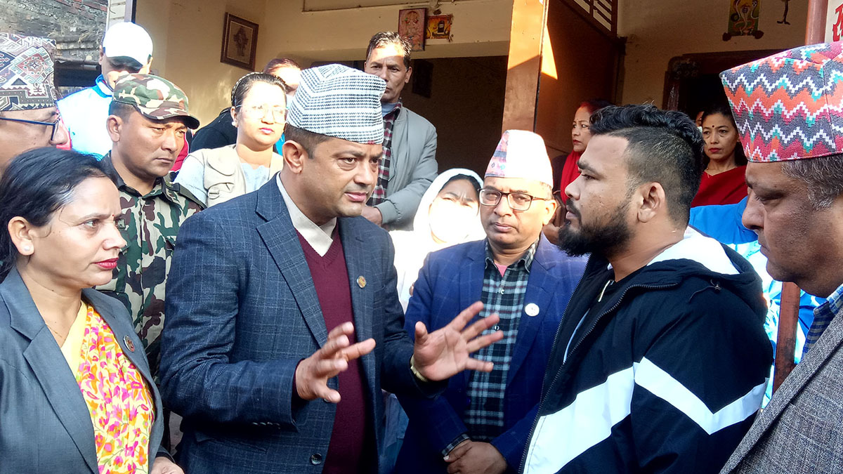 दादुरा महामारीको अवस्थाबारे जानकारी लिन बाँके पुगे स्वास्थ्यमन्त्री 